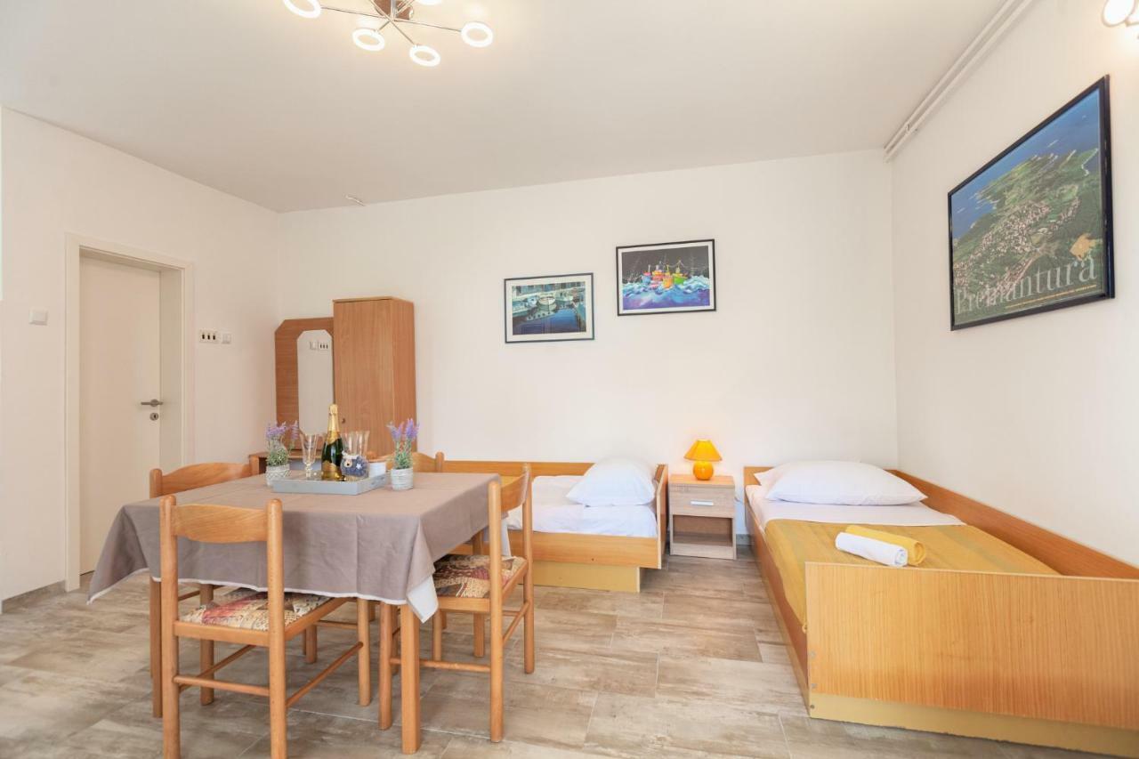 Apartment Ema Premantura Extérieur photo