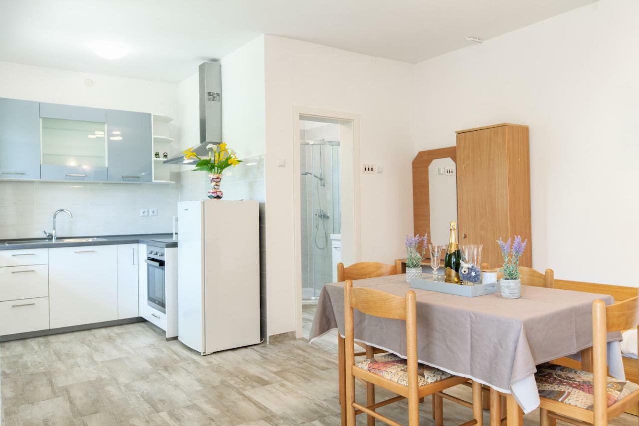 Apartment Ema Premantura Extérieur photo
